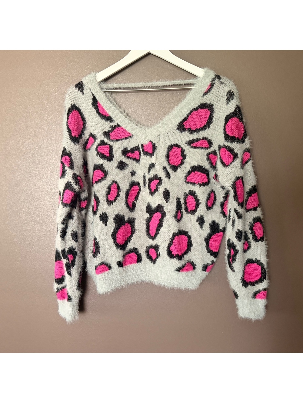 She + Sky Fuzzy Leopard Sweater Hot Pink Gray Black V-Neck S/M